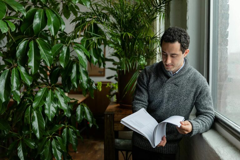 How to Build a Simple Reading Habit That Lasts